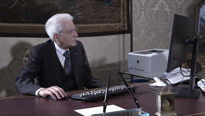 il presidente Mattarella al computer sul sito ANPR