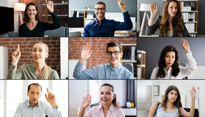 persone giovani con la mano alzata: mosaico