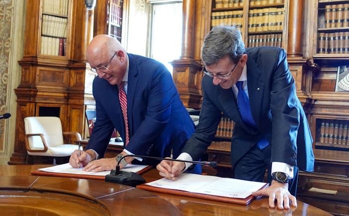 Il Ministro colao firma il documento