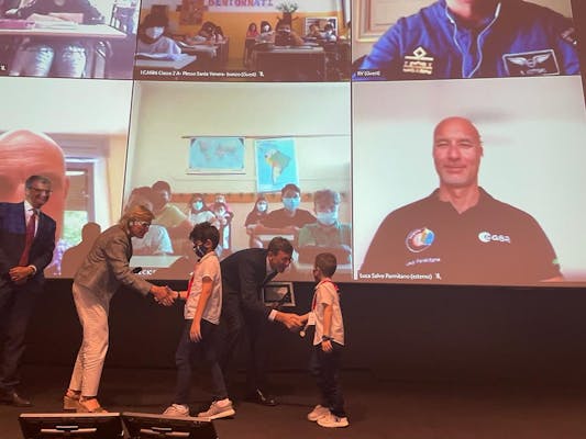 bambini di Spazio alle idee con il Ministro Colao