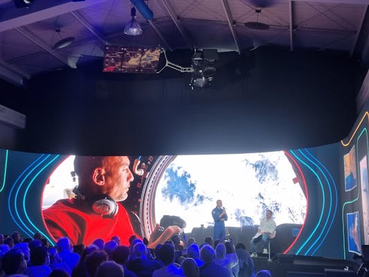 foto della Notte europea dei ricercatori con l'astronauta Parmitano