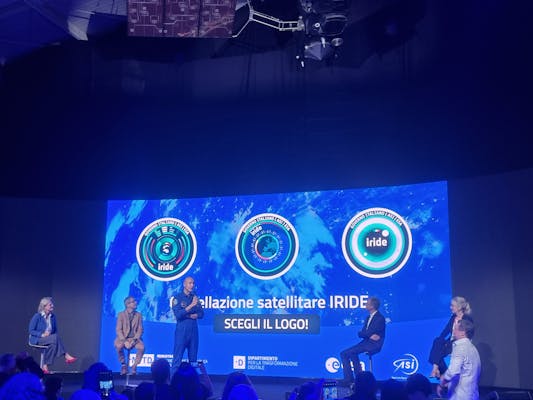 foto della Notte europea dei ricercatori con l'astronauta Parmitano