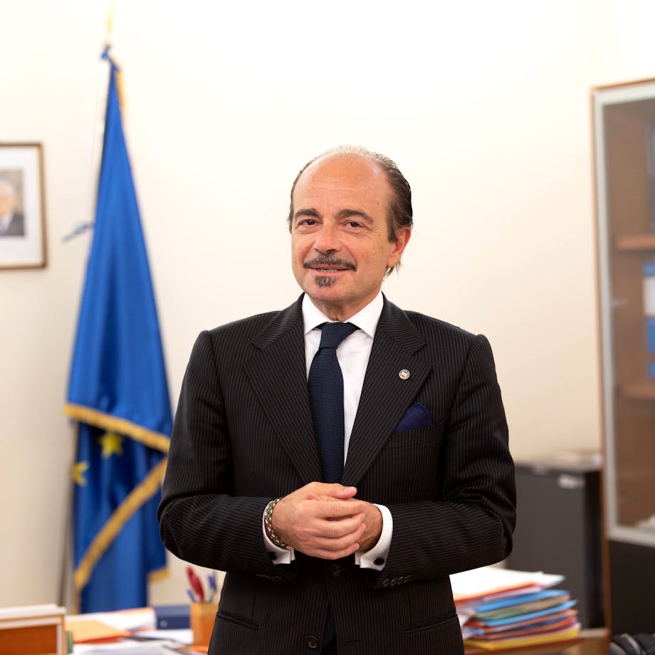 Il sottosegretario Alessio Butti nel suo ufficio