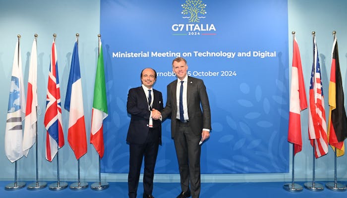 Il Sottosegretario di Stato Alessio Butti con l'Ambasciatore statunitense Nathaniel Fick