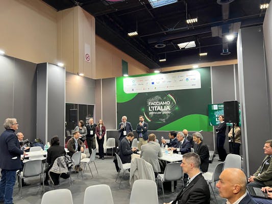 foto dei lavori della comunità di pratica del dipartimento durante l'assemblea anci di torino