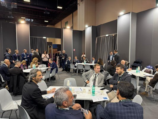 foto dei lavori della comunità di pratica del dipartimento durante l'assemblea anci di torino