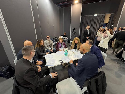 foto dei lavori della comunità di pratica del dipartimento durante l'assemblea anci di torino