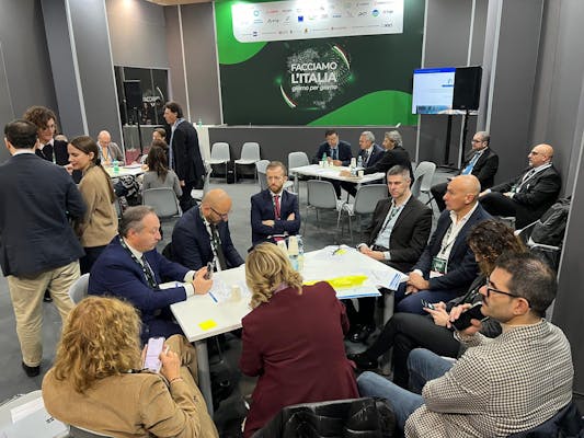 foto dei lavori della comunità di pratica del dipartimento durante l'assemblea anci di torino