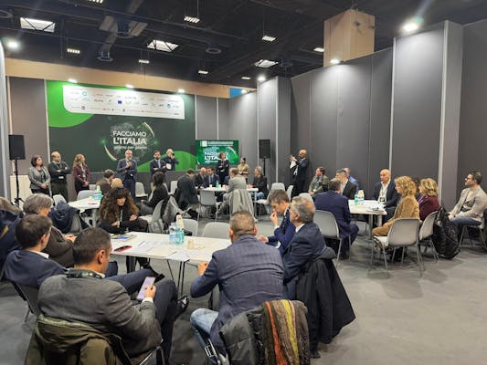foto dei lavori della comunità di pratica del dipartimento durante l'assemblea anci di torino