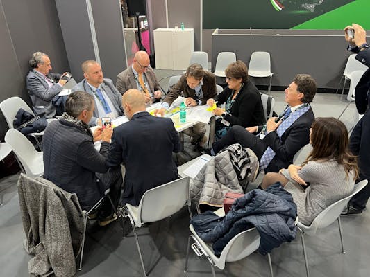 foto dei lavori della comunità di pratica del dipartimento durante l'assemblea anci di torino