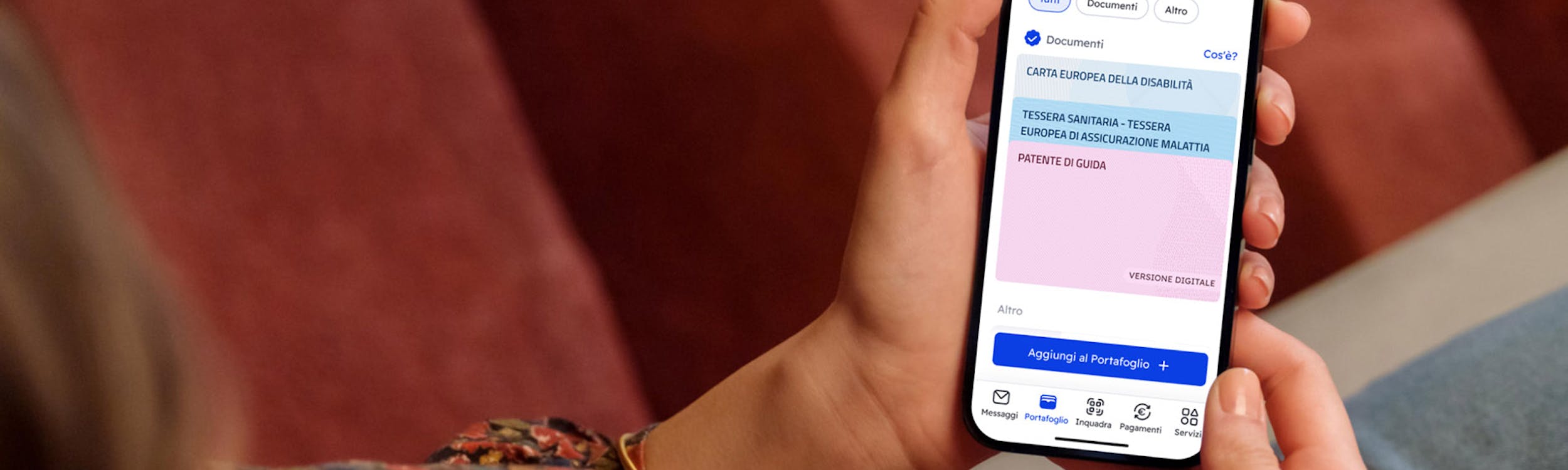 Foto cellulare con IT Wallet sullo schermo Foto cellulare con IT Wallet sullo schermo